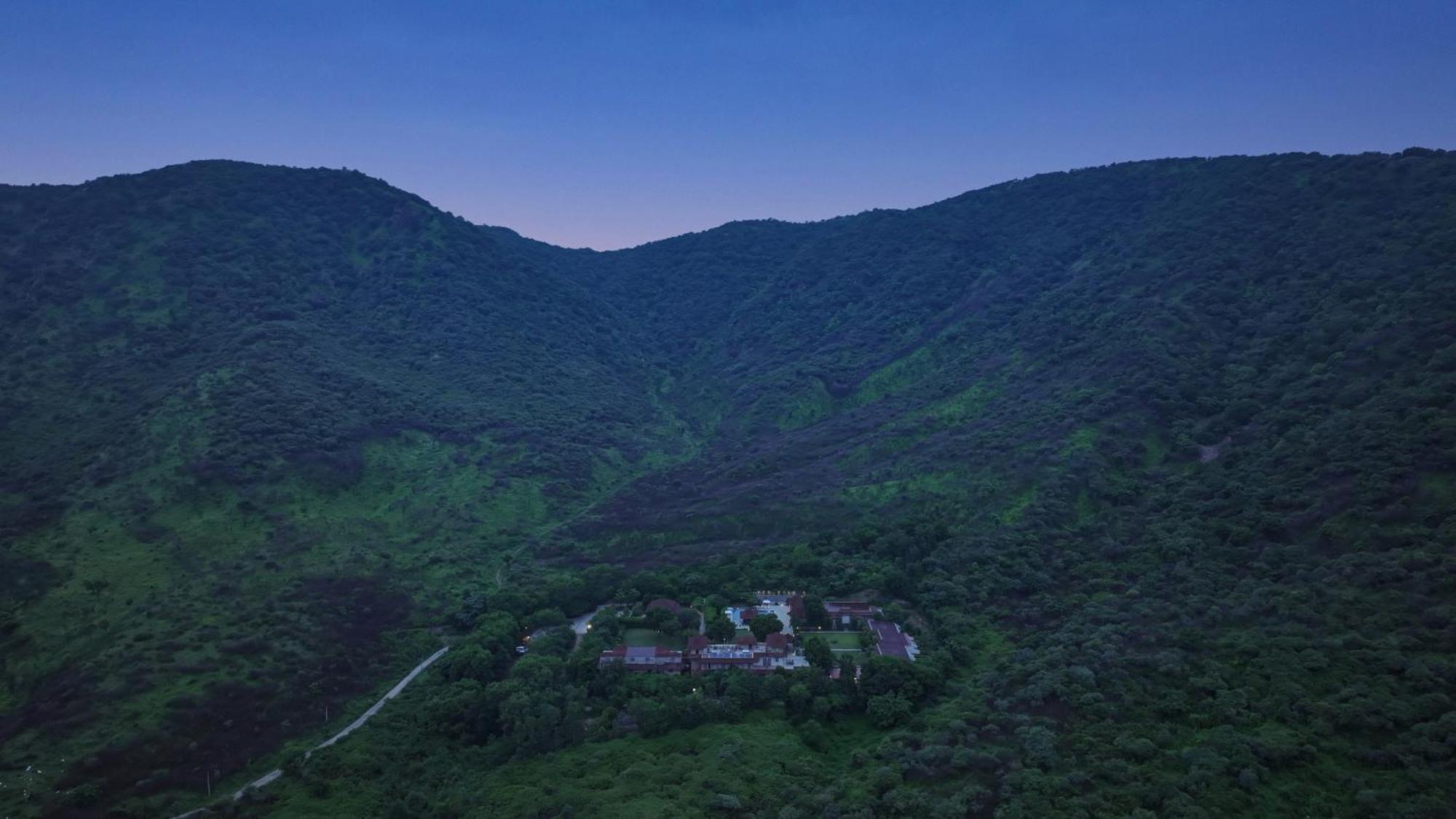 Anandam - A Luxury Resort In Udaipur Exterior photo