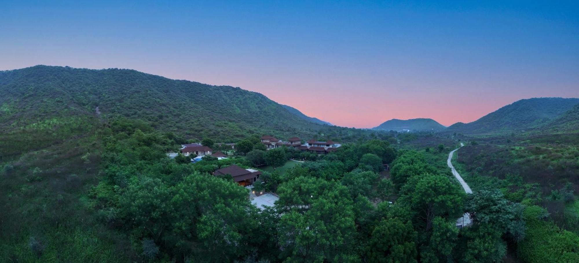 Anandam - A Luxury Resort In Udaipur Exterior photo